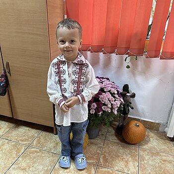 Activitate de toamnă la grădiniță , copii au făcut murături