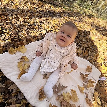 🍁 Prima toamnă cu tine 🍂
Totul e altfel acum — culorile par mai vii, frunzele m