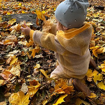 Toamnă și ale ei haine arămii