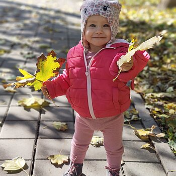 Vă servesc cu ceva... o frunză de toamnă, o cafea?