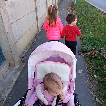 La plimbare cu frățiorii mai mari, într-o zi frumoasă de toamnă.