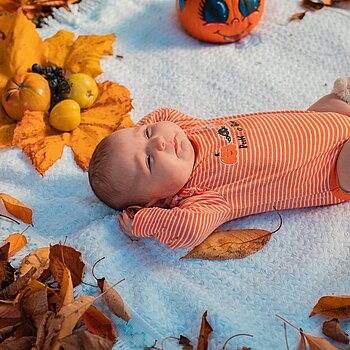 Eva sub soarele blând al toamnei