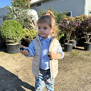 Toamna, râsetele copiilor se amestecă cu foșnetul frunzelor — și lumea pare din 