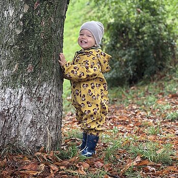 Toamna, anotimpul perfect pentru Radu de a explora natura.