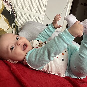 5 luni de gângureli, piciorușe în aer și zâmbete cât toată lumea!