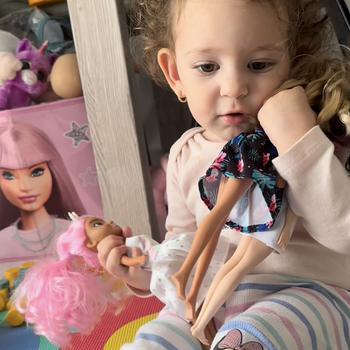 Eva mea iubește păpușile,le ador efectiv!