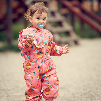 Nu contează ce anotimp este, pe terenul de joacă este cel mai bine 😊