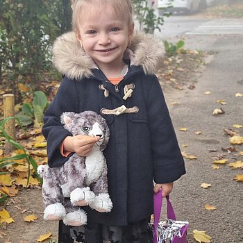 În drum spre grădiniță cu preferata ei