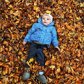 Toamna parca e și mai frumoasa când o privești prin ochii copilului
