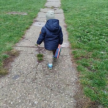 Mergând spre grădiniță