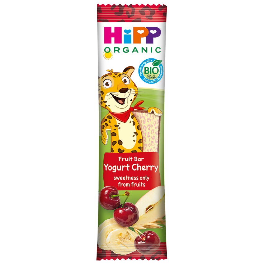 Un ambalaj colorat prezintă un leopard animat vesel care ține în mână un baton dreptunghiular, cu textul care indică faptul că este un baton cu fructe etichetat "Yogurt Cherry" și sloganul "dulceață numai din fructe".